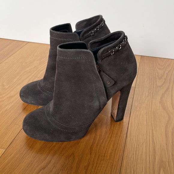 CHANEL CHAIN-TRIM ANKLE BOOTS DARK GRAY GLITTER SUEDE HIGH HEEL - Picture 3 of 7